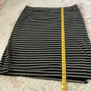 Express Black and Gray Pencil Skirt Knee-Length Casual